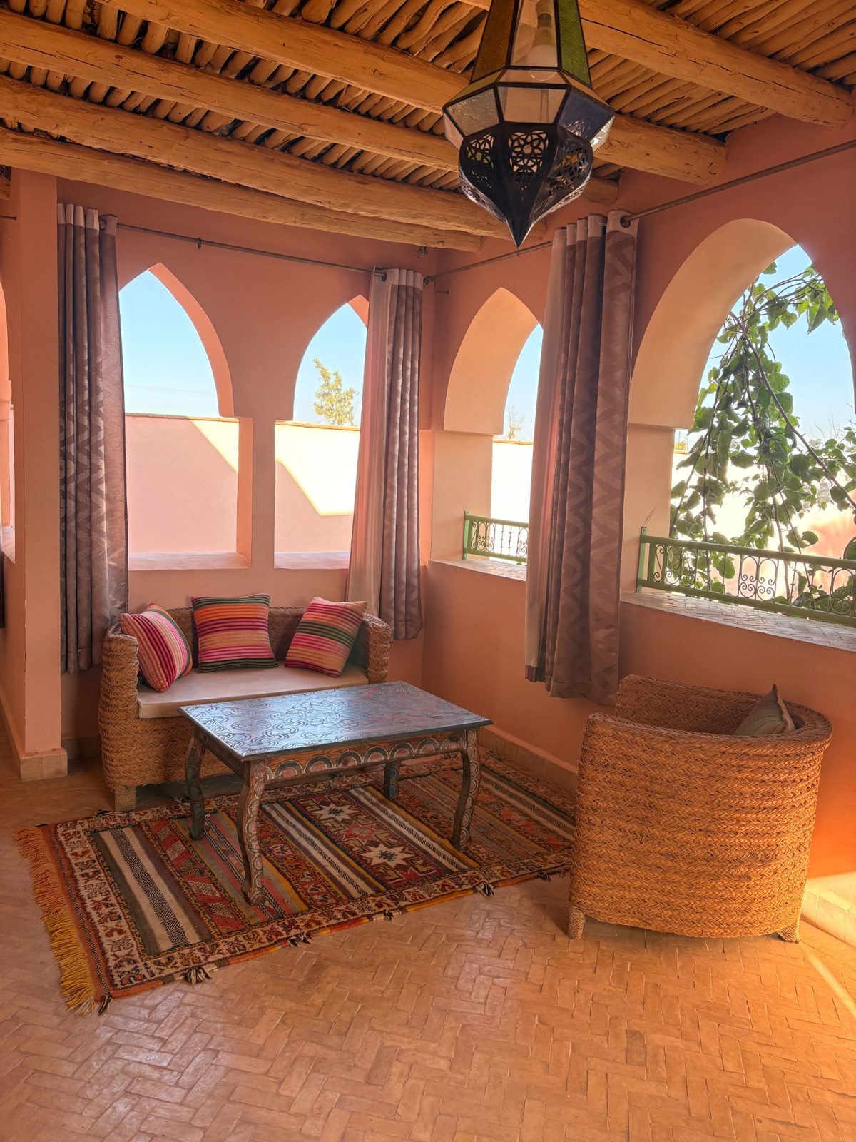 صالون مغطى بأقواس تقليدية – Riad Mozaik Taroudant